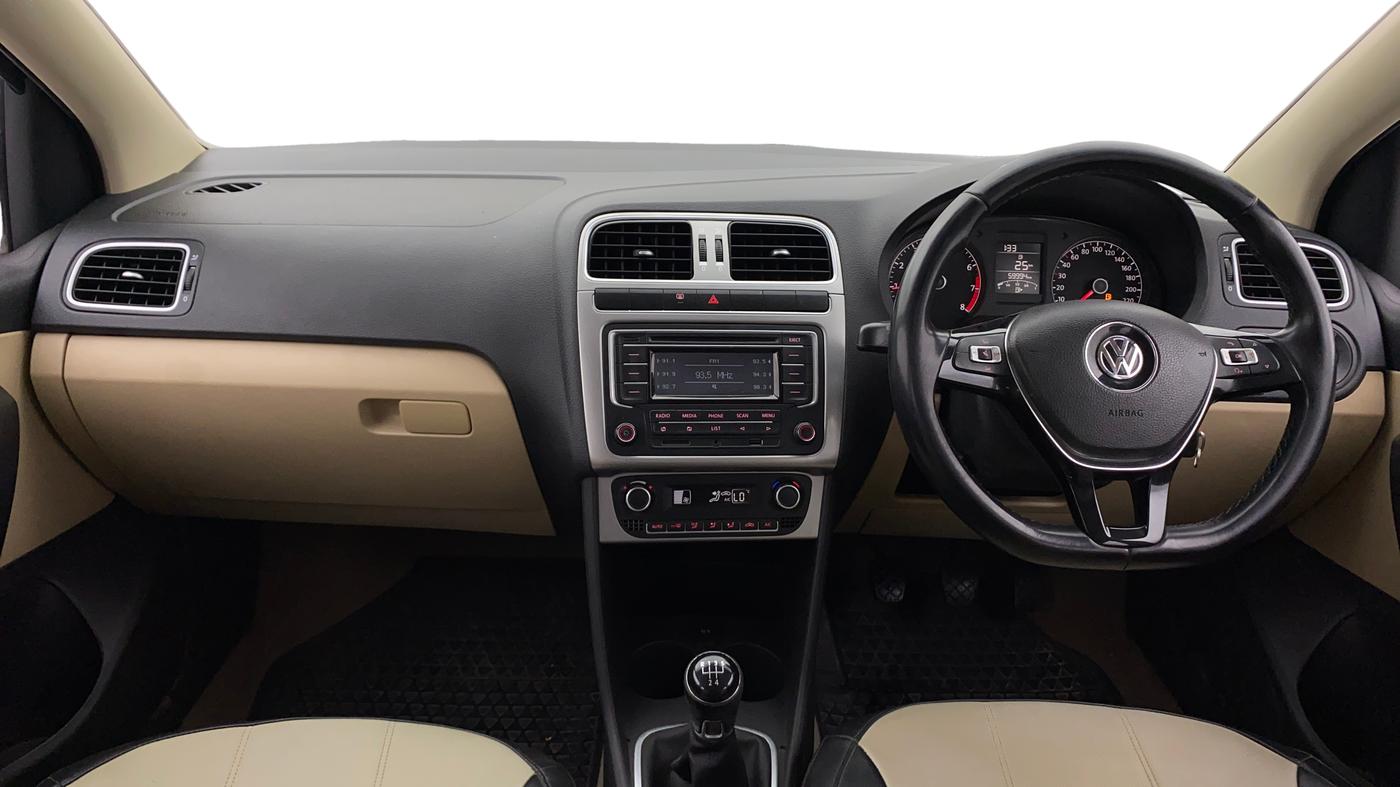 2015 Volkswagen Polo HIGHLINE1.2L, Petrol, Manual, 59,990 km, Dashboard