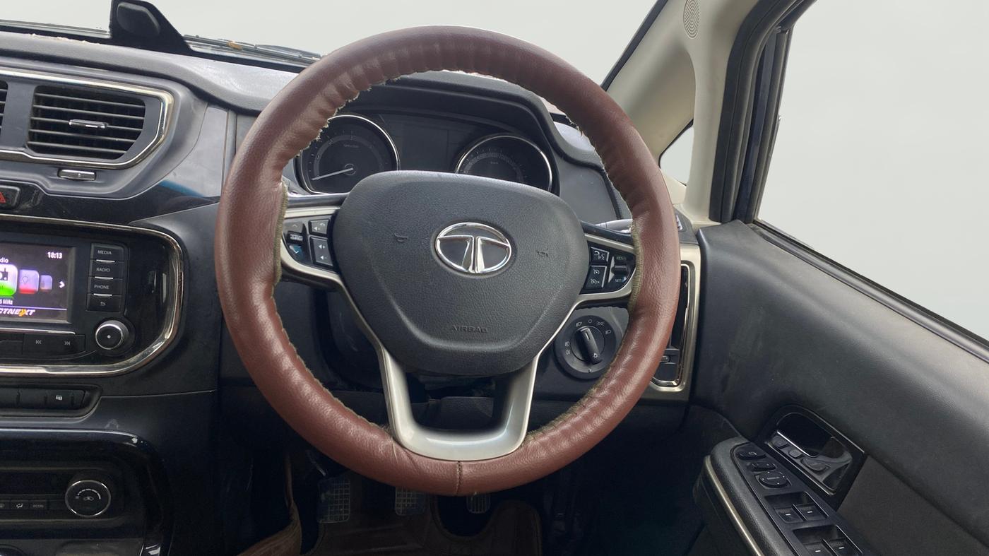 2019 Tata Hexa XM PLUS 4X2 7 STR, Diesel, Manual, 1,22,595 km, Steering Wheel Close Up