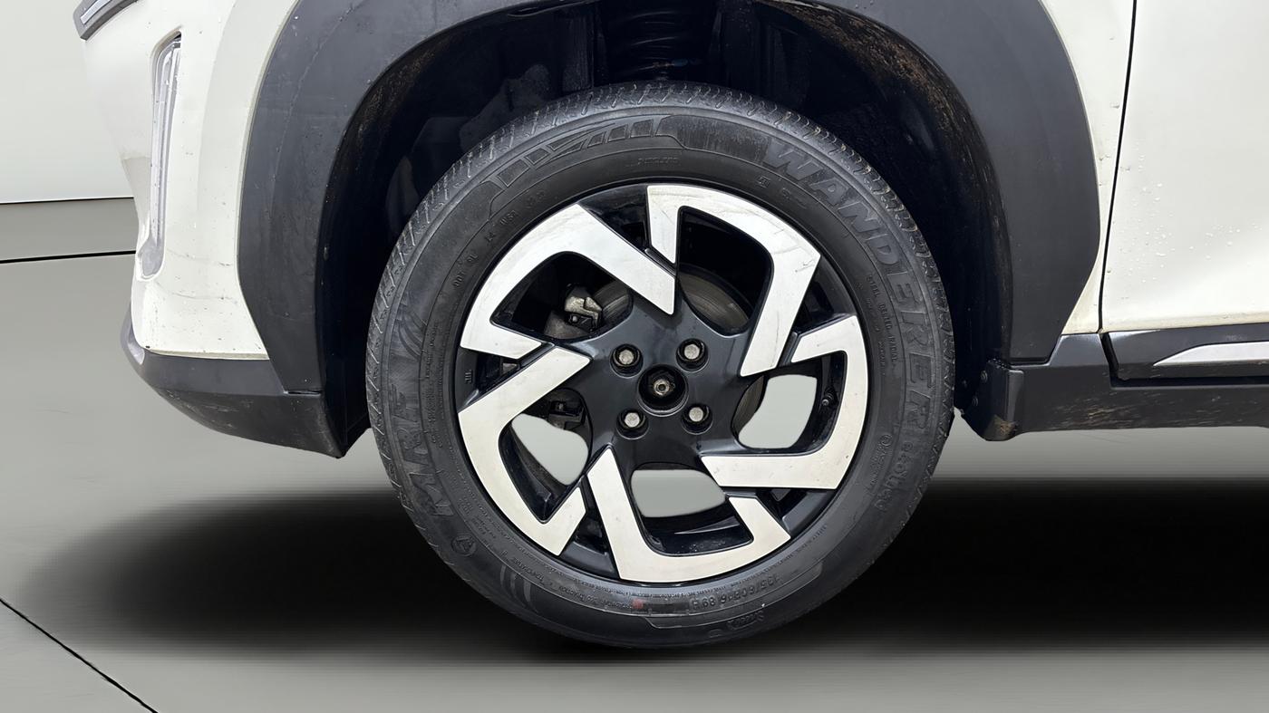 2022 Nissan MAGNITE XV TURBO CVT DUAL TONE, Petrol, Automatic, 40,359 km, Left Front Wheel