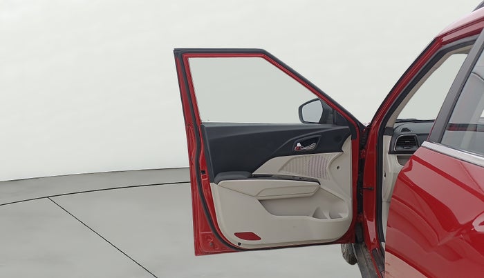 2022 Mahindra XUV300 W8 (O) 1.2 PETROL AMT, Petrol, Automatic, 22,868 km, LHS Front Door