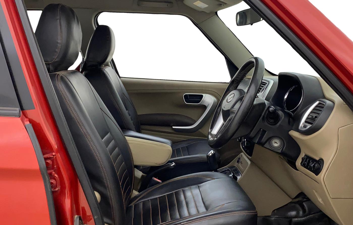 2017 Mahindra TUV300 T8 AMT, Diesel, Automatic, 1,35,641 km, Right Side Front Door Cabin