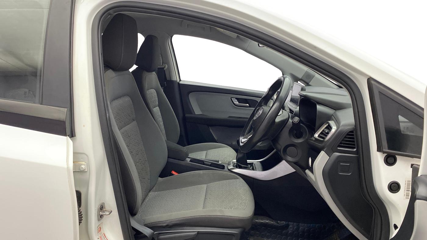 2020 Tata ALTROZ XZ PETROL, Petrol, Manual, 36,994 km, Right Side Front Door Cabin
