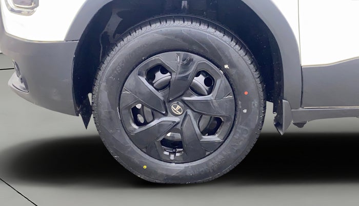 2021 Tata PUNCH ADVENTURE MT, Petrol, Manual, 31,302 km, Left Front Wheel