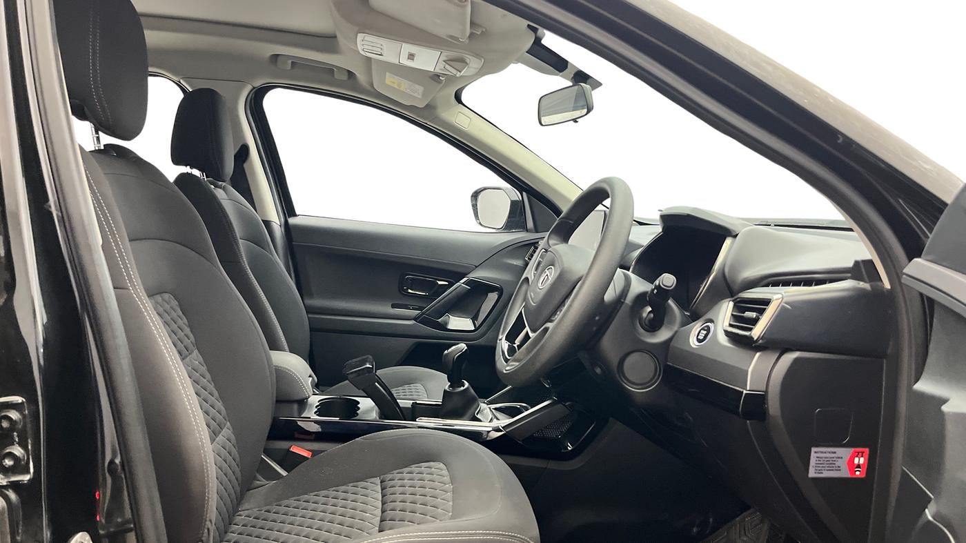 2023 Tata Harrier XT PLUS 2.0L KRYOTEC DARK EDITON, Diesel, Manual, 35,423 km, Right Side Front Door Cabin