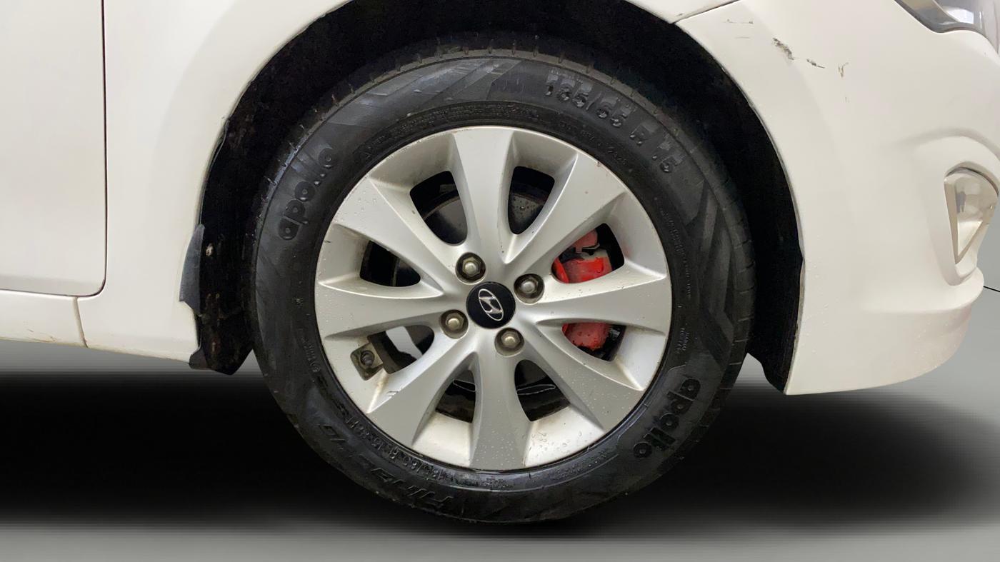 2015 Hyundai Verna FLUIDIC 4S 1.6 VTVT S, CNG, Manual, 71,680 km, Right Front Wheel