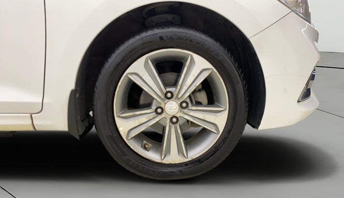 2017 Hyundai Verna 1.6 VTVT SX (O) AT, Petrol, Automatic, 71,150 km, Right Front Wheel