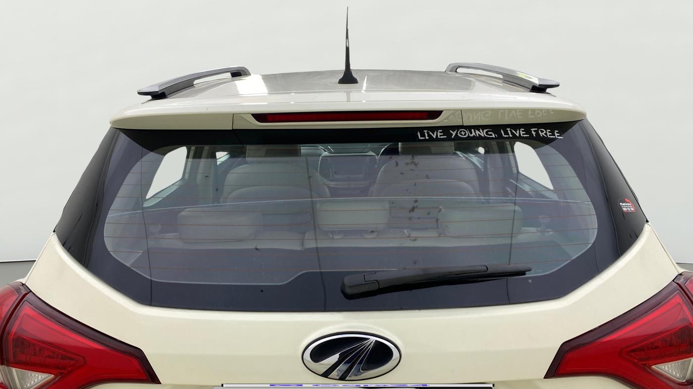 2019 Mahindra XUV300 W8 (O) 1.5 DIESEL AMT, Diesel, Automatic, 1,40,621 km, Rear Windshield
