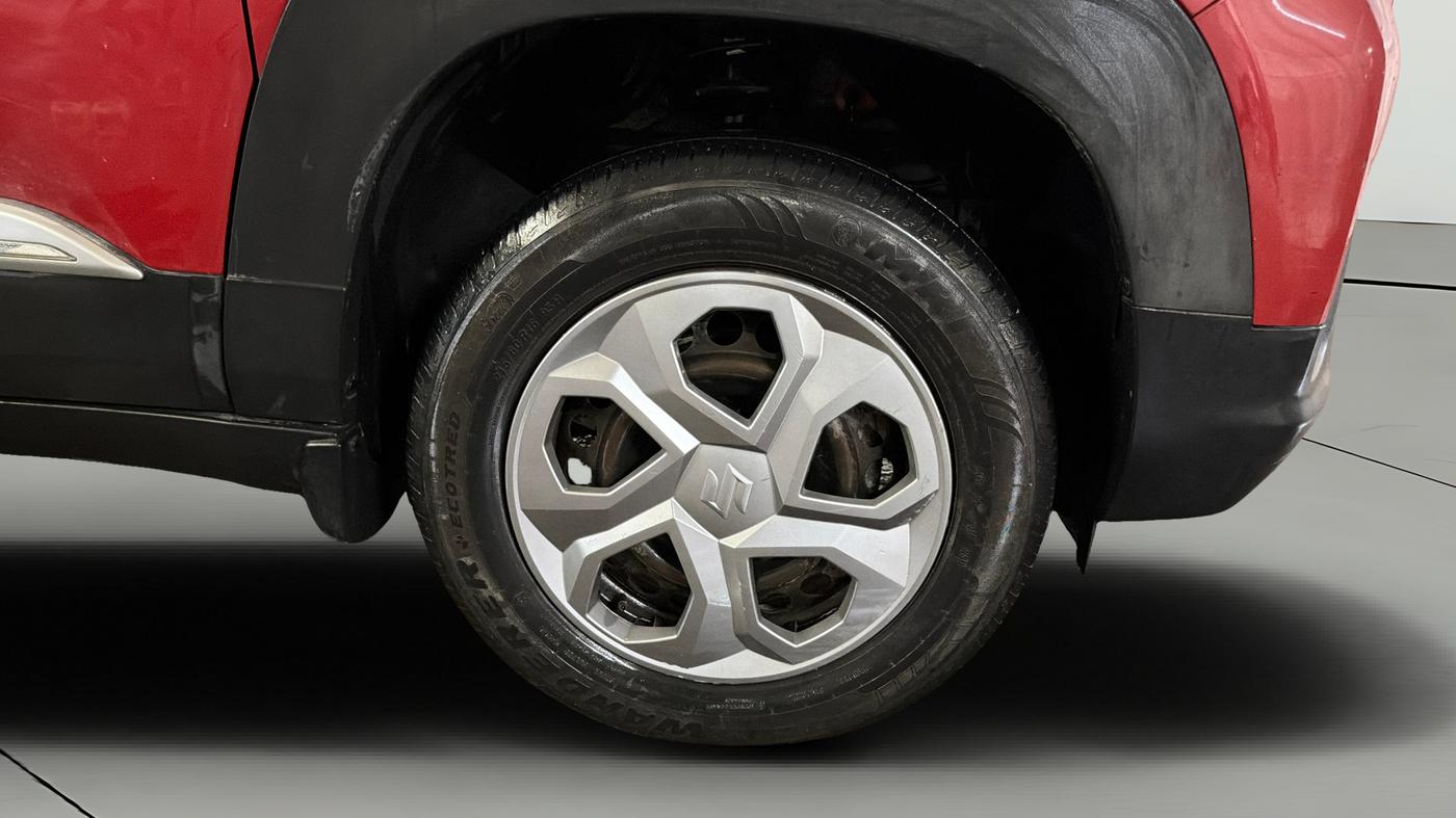 2022 Maruti BREZZA VXI AT SMART HYBRID, Petrol, Automatic, 46,162 km, Right Front Wheel