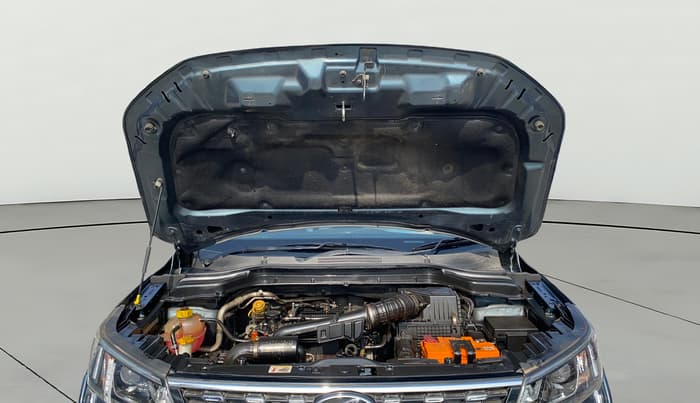 2021 Mahindra XUV300 W8 1.2 PETROL, Petrol, Manual, 58,969 km, Open Bonet