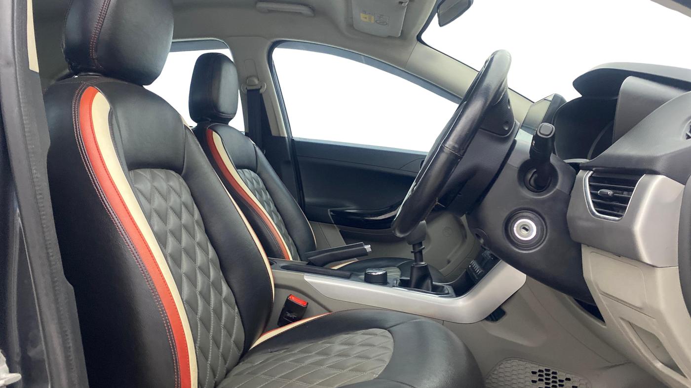 2018 Tata NEXON XT PETROL, Petrol, Manual, 61,928 km, Right Side Front Door Cabin