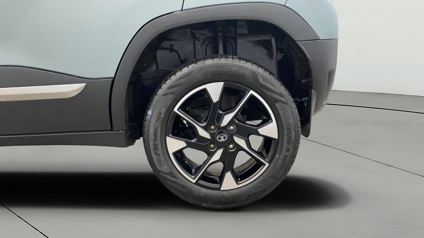 2023 Tata PUNCH ACCOMPLISHED DAZZLE CAMO MT, Petrol, Manual, 40,387 km, Left Rear Wheel