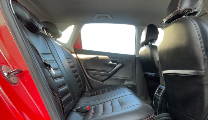 2019 Volkswagen Polo HIGHLINE PLUS 1.0 16 ALLOY, Petrol, Manual, 1,23,914 km, Right Side Rear Door Cabin