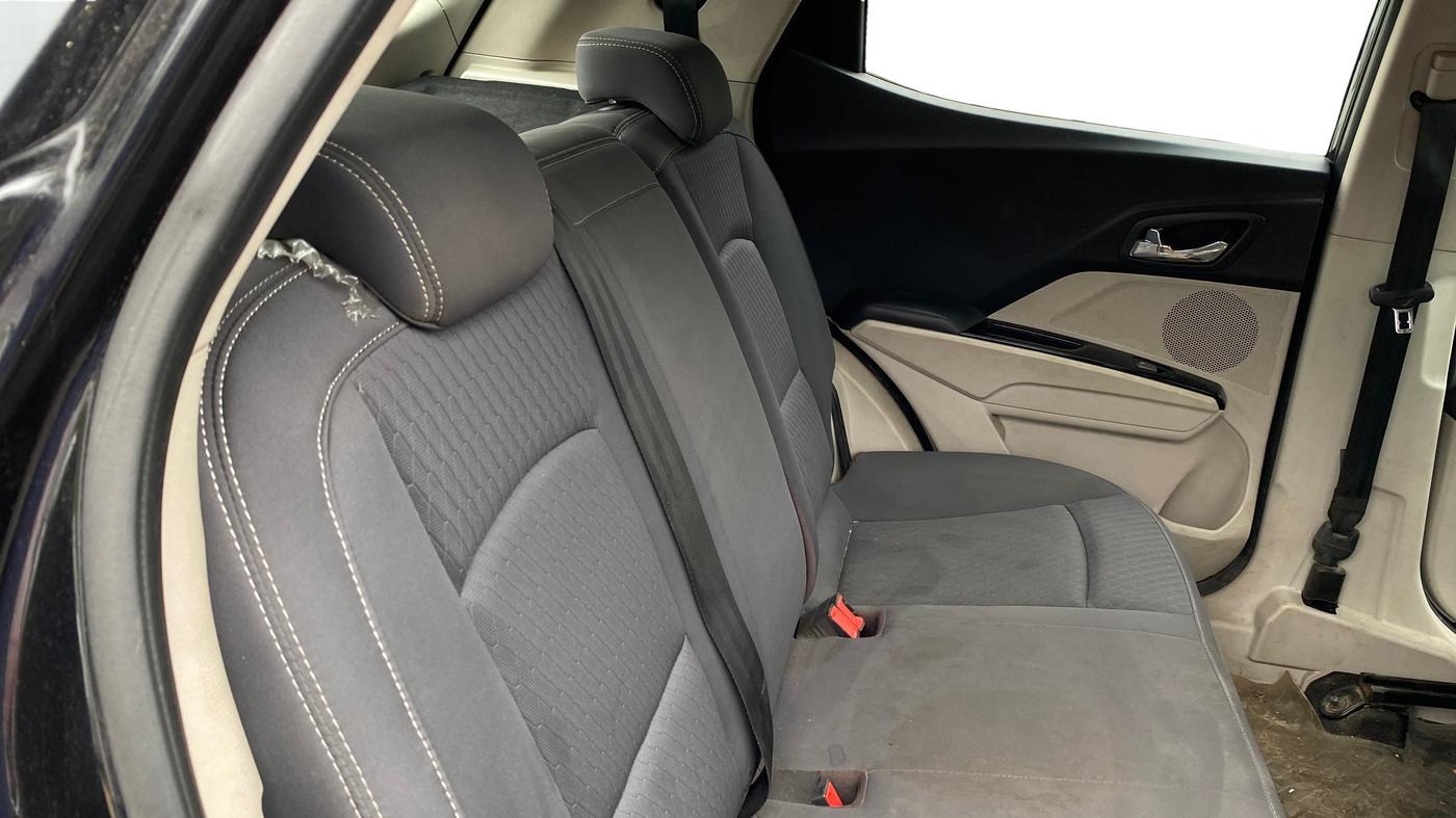 2023 Mahindra XUV300 W8 1.5 DIESEL, Diesel, Manual, 98,390 km, Right Side Rear Door Cabin