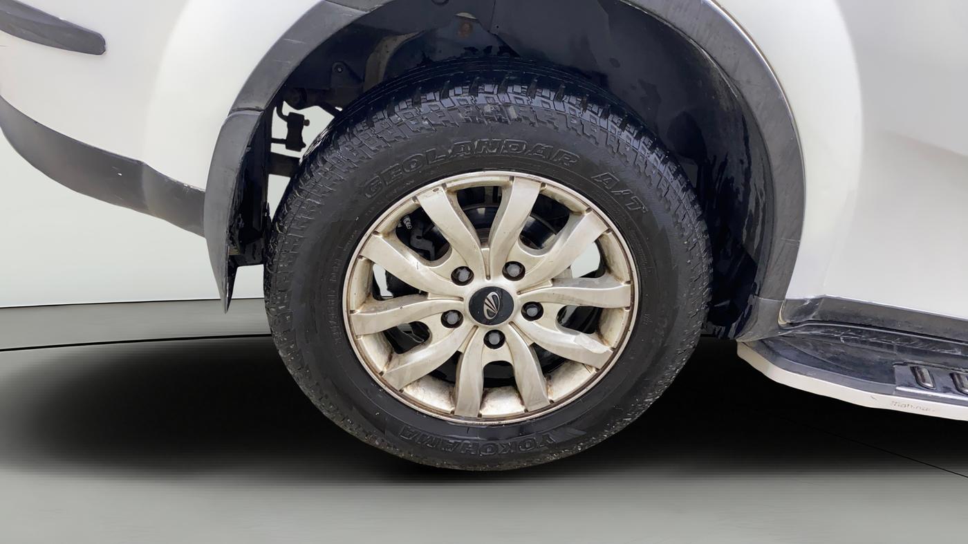 2016 Mahindra XUV500 W10 AT, Diesel, Automatic, 1,22,669 km, Right Rear Wheel