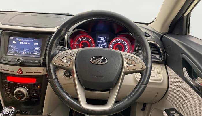 2020 Mahindra XUV300 W8 1.5 DIESEL, Diesel, Manual, 1,04,864 km, Steering Wheel Close Up