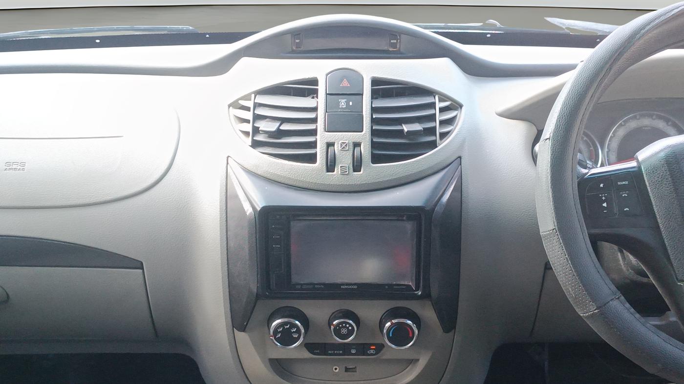 2016 Mahindra NUVOSPORT N8, Diesel, Manual, 1,00,561 km, Air Conditioner
