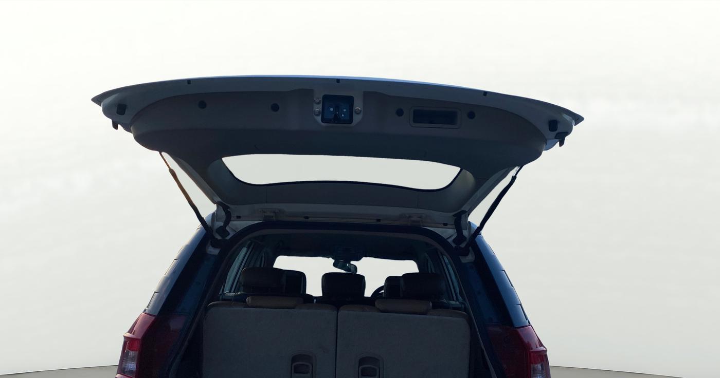 2017 Mahindra XUV500 G AT, Petrol, Automatic, 16,703 km, Boot Door Open