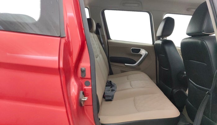 2018 Mahindra TUV300 T10, Diesel, Manual, 93,366 km, Right Side Rear Door Cabin