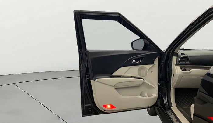 2023 Mahindra XUV300 W8 (O) 1.2 PETROL, Petrol, Manual, 27,880 km, LHS Front Door