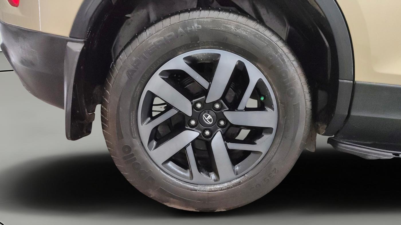 2022 Tata Harrier XZA PLUS 2.0L, Diesel, Automatic, 73,348 km, Right Rear Wheel