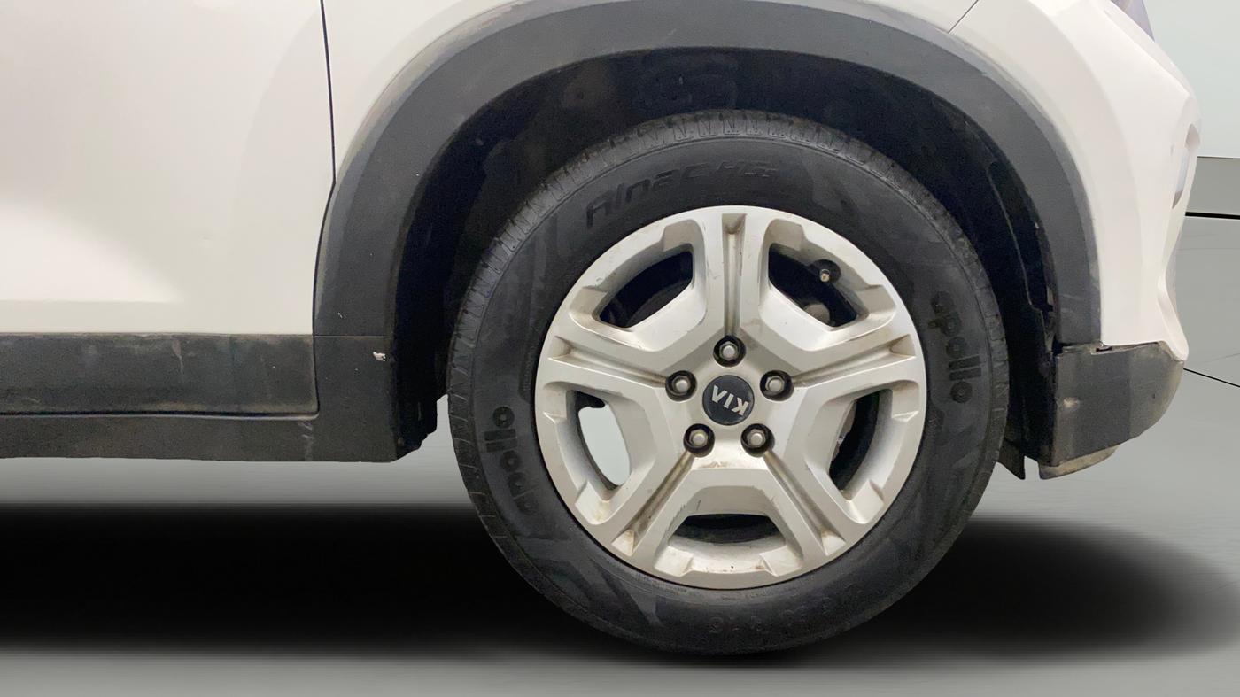 2020 KIA SONET HTK PLUS 1.2, Petrol, Manual, 1,22,315 km, Right Front Wheel