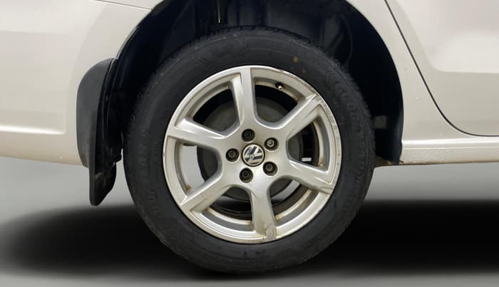 2013 Volkswagen Vento HIGHLINE PETROL AT, Petrol, Automatic, 64,381 km, Right Rear Wheel