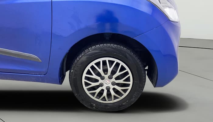 2014 Hyundai Eon D-LITE+, Petrol, Manual, 31,889 km, Right Front Wheel