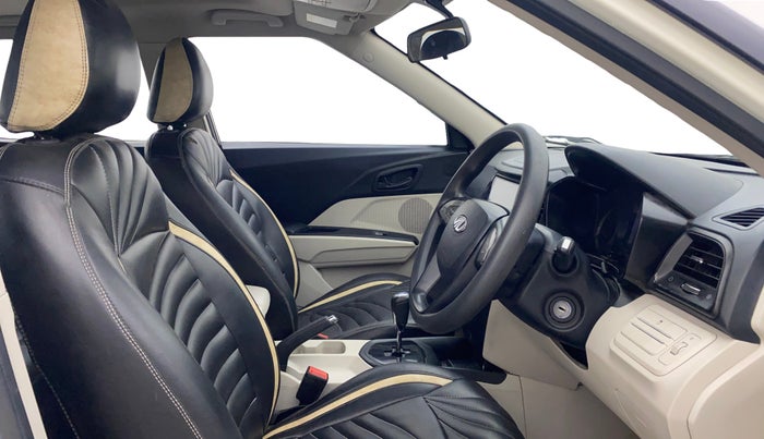 2021 Mahindra XUV300 W6 1.2 PETROL AMT, Petrol, Automatic, 81,586 km, Right Side Front Door Cabin