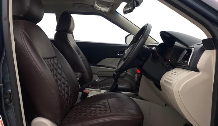 2022 Mahindra XUV300 W8(O) TURBO GDI, Petrol, Manual, 62,462 km, Right Side Front Door Cabin