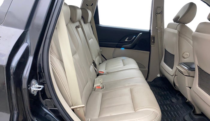 2017 Mahindra XUV500 W10, Diesel, Manual, 65,122 km, Right Side Rear Door Cabin