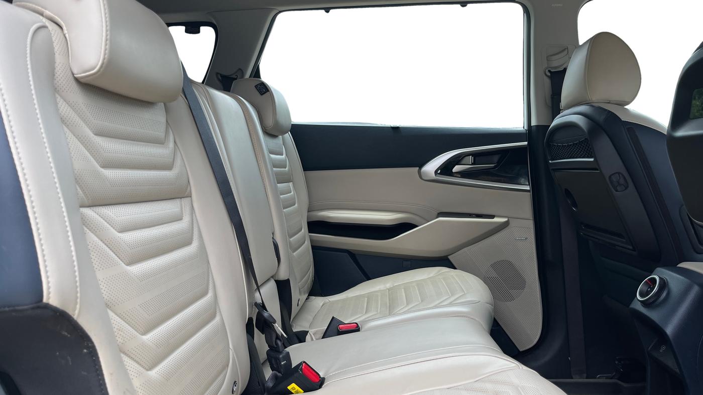 2024 KIA CARENS LUXURY PLUS 1.5 IMT PETROL, Petrol, Manual, 70,993 km, Right Side Rear Door Cabin