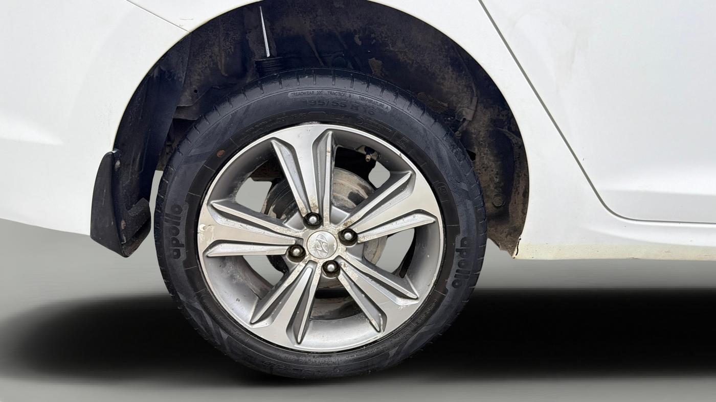 2019 Hyundai Verna 1.6 VTVT SX, Petrol, Manual, 30,096 km, Right Rear Wheel