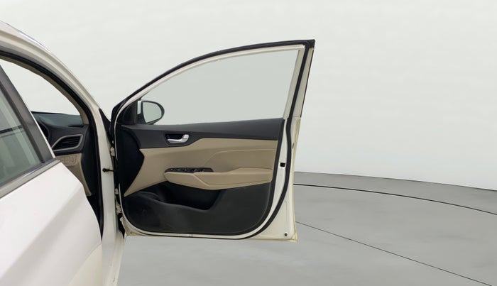 2017 Hyundai Verna 1.6 VTVT SX (O) AT, Petrol, Automatic, 71,150 km, RHS Front Door