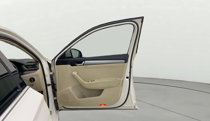 2016 Skoda Superb STYLE 1.8 TSI MT, Petrol, Manual, 48,474 km, RHS Front Door