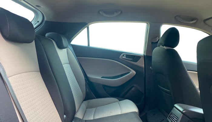 2017 Hyundai Elite i20 ASTA 1.2 (O), Petrol, Manual, 80,814 km, Right Side Rear Door Cabin