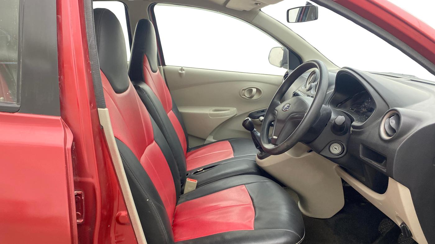 2017 Datsun Go T, Petrol, Manual, 67,407 km, Right Side Front Door Cabin