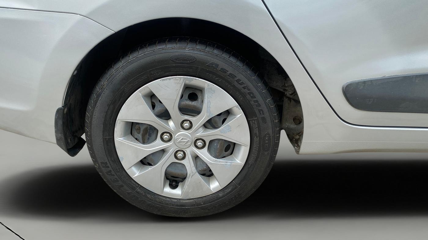 2015 Hyundai Xcent S 1.2, Petrol, Manual, 98,564 km, Right Rear Wheel