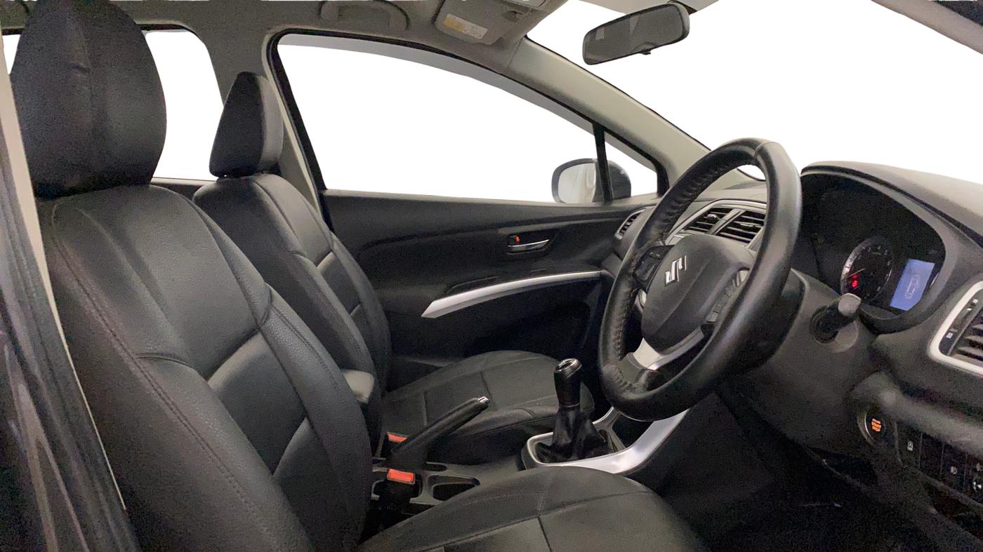 2022 Maruti S Cross ZETA 1.5, Petrol, Manual, 47,946 km, Right Side Front Door Cabin