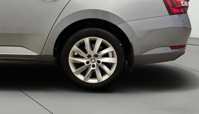 2018 Skoda Superb L&K 1.8 TSI AT, Petrol, Automatic, 28,905 km, Left Rear Wheel