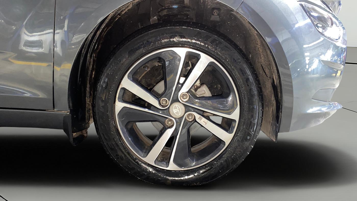 2023 Tata ALTROZ XZ PETROL, Petrol, Manual, 2,818 km, Right Front Wheel