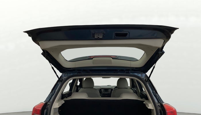 2023 Mahindra XUV300 W6 1.2 PETROL AMT, Petrol, Automatic, 22,980 km, Boot Door Open