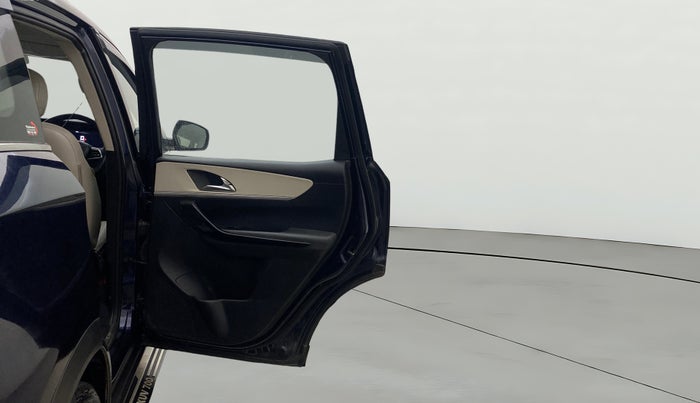 2022 Mahindra XUV700 AX 7 D AT AWD 7 STR, Diesel, Automatic, 1,18,927 km, RHS Rear Door