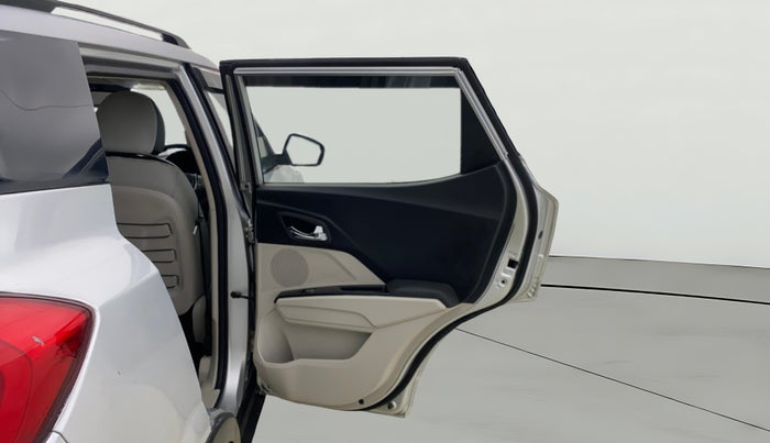 2020 Mahindra XUV300 W8 (O) 1.2 PETROL, Petrol, Manual, 40,915 km, RHS Rear Door