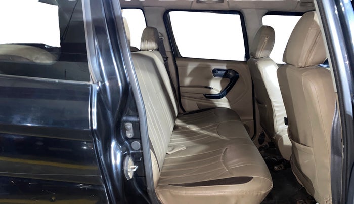 2016 Mahindra TUV300 T4, Diesel, Manual, 45,086 km, Right Side Rear Door Cabin