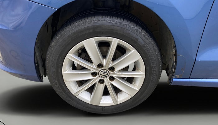 2017 Volkswagen Vento HIGHLINE 1.5 AT, Diesel, Automatic, 92,823 km, Left Front Wheel