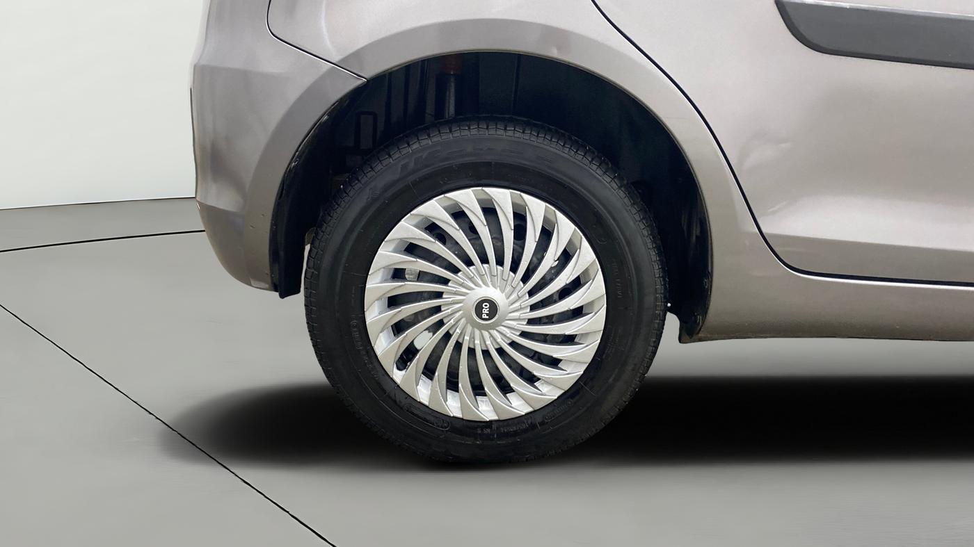 2014 Maruti Swift VXI, Petrol, Manual, 34,531 km, Right Rear Wheel