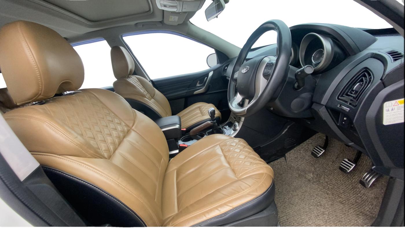 2019 Mahindra XUV500 W11, Diesel, Manual, 69,844 km, Right Side Front Door Cabin