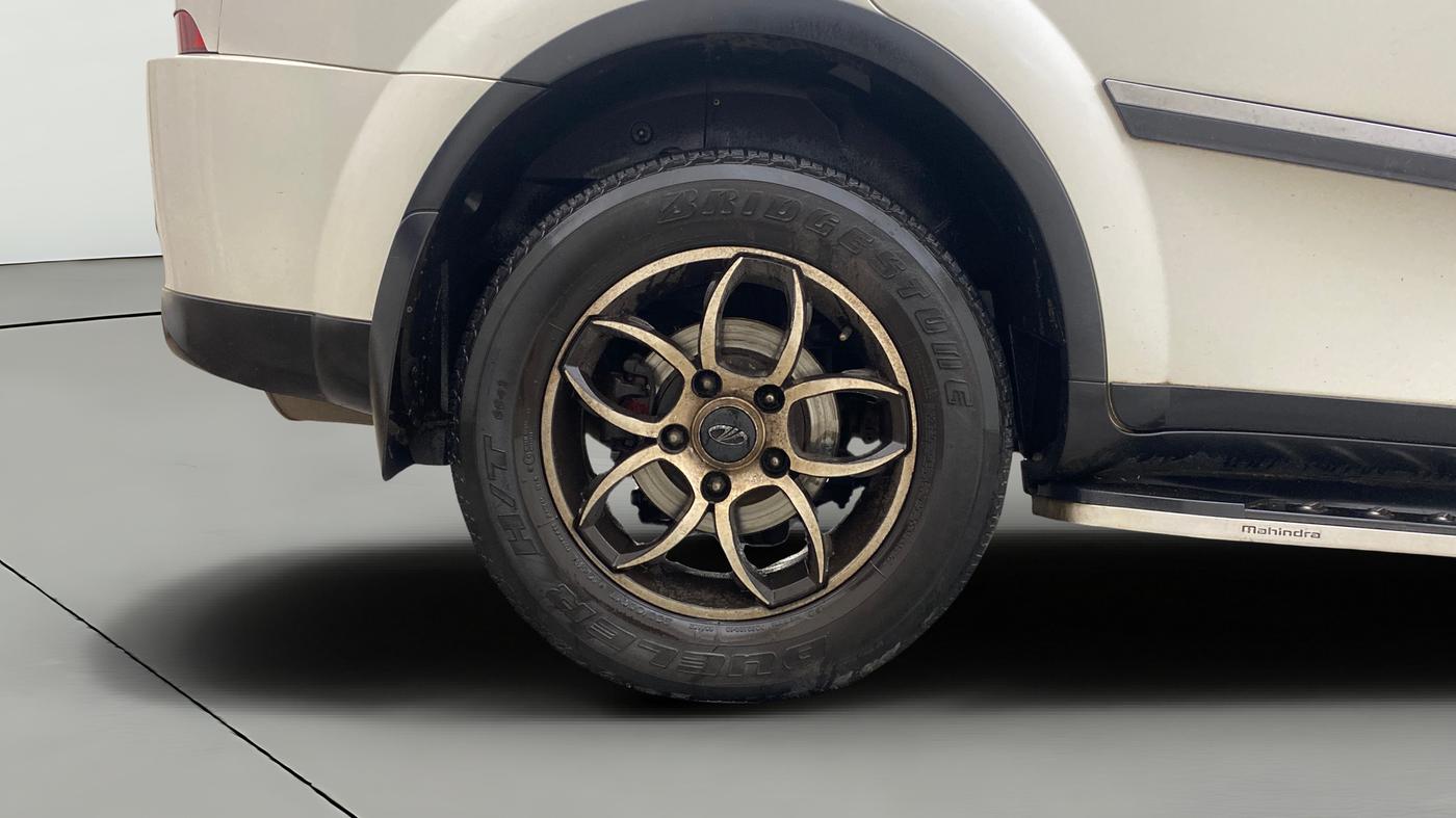 2020 Mahindra XUV500 W7, Diesel, Manual, 44,835 km, Right Rear Wheel