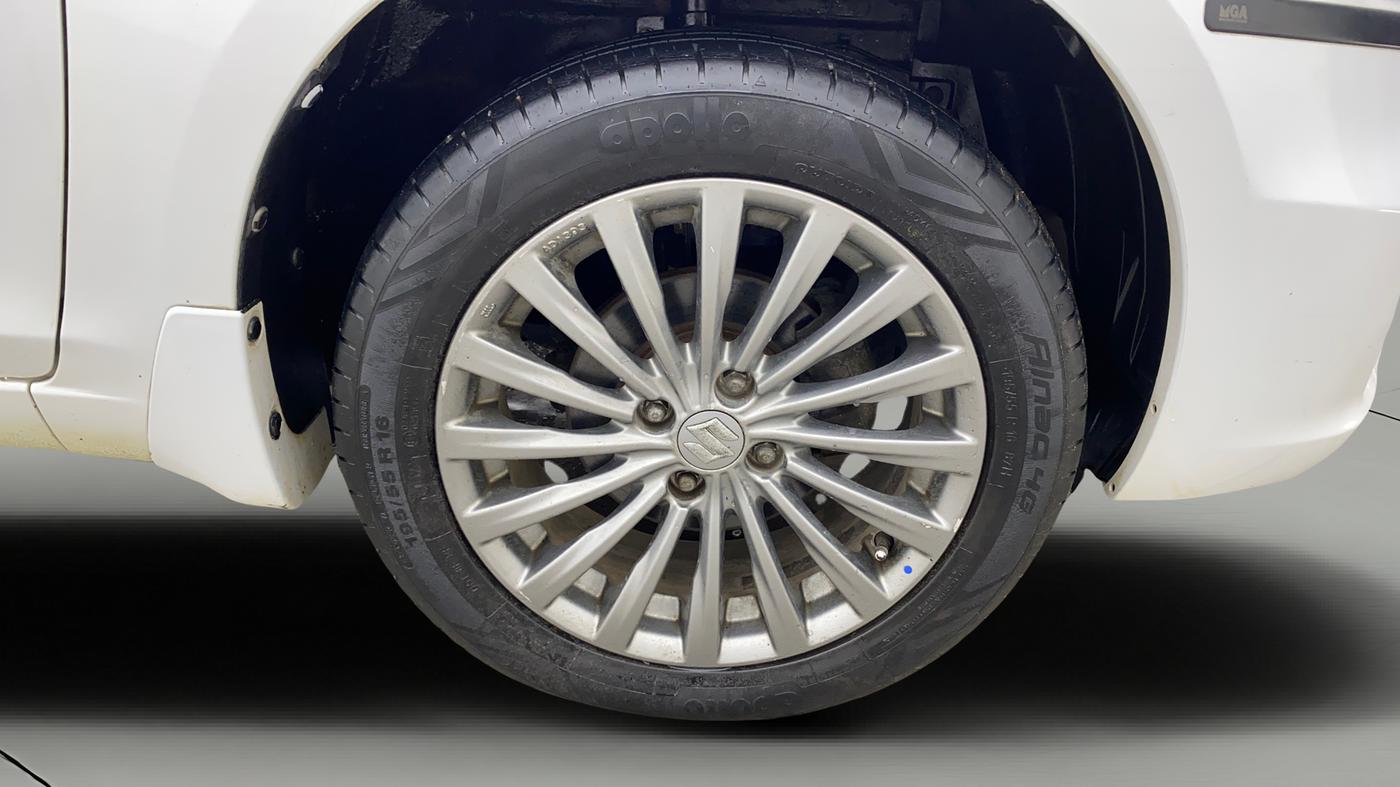 2016 Maruti Ciaz ZXI+ AT, Petrol, Automatic, 40,229 km, Right Front Wheel