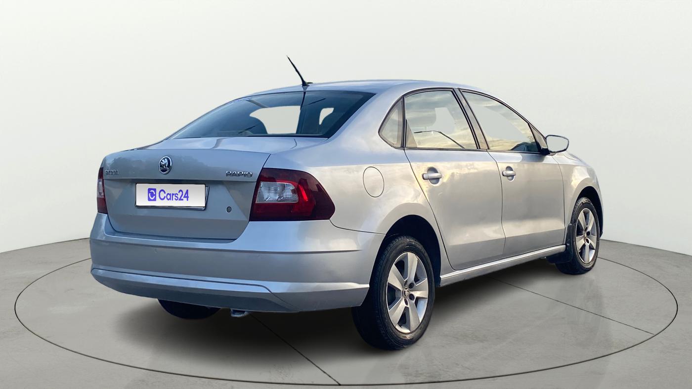2018 Skoda Rapid AMBITION 1.6 MPI MT, Petrol, Manual, 81,480 km, Right Back Diagonal